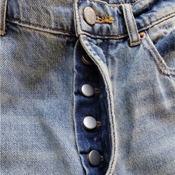 E BDG Women's Light Wash Distressed Ripped Slim Straight Blue Denim Jeans NWT 28 - Picture 9 of 10